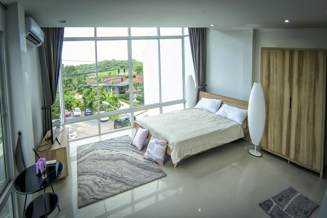 The Chu Cafe / Guesthouse Nai Harn Exteriör bild