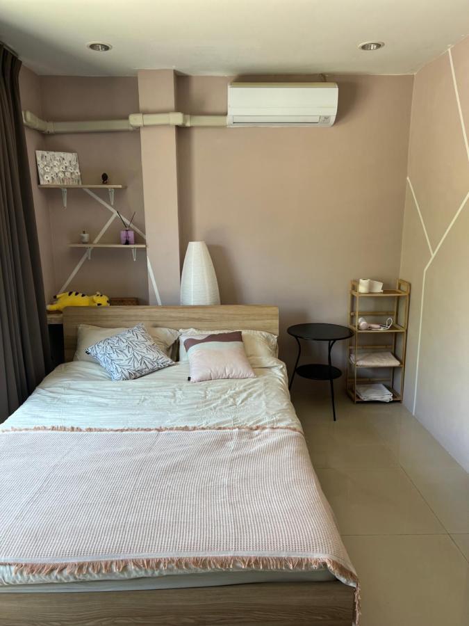 The Chu Cafe / Guesthouse Nai Harn Exteriör bild